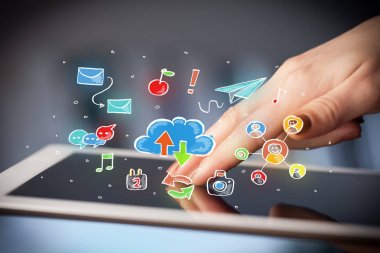 Tablet ile sosyal simgeler dokunmadan parmak