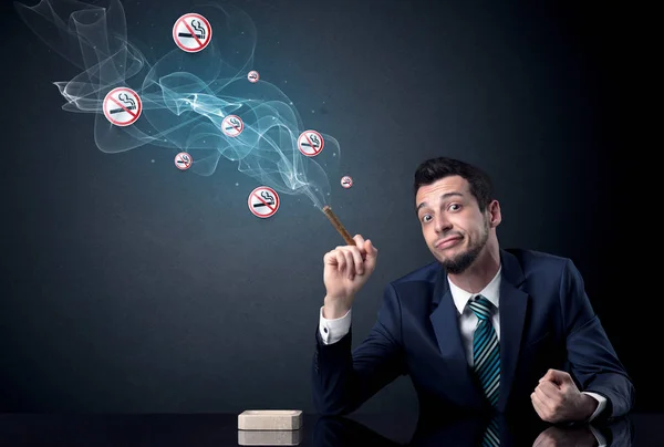 実業家喫煙コンセプト — ストック写真