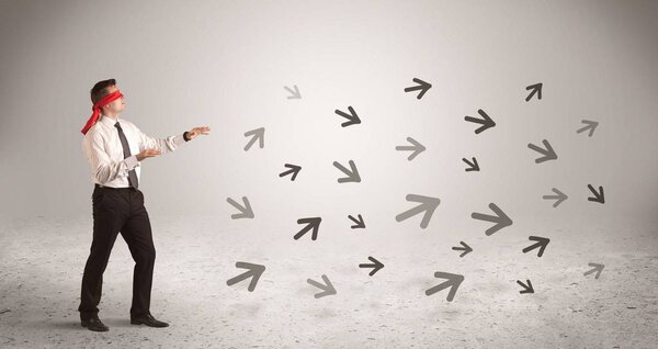 Бизнесмен с завязанными глазами
 