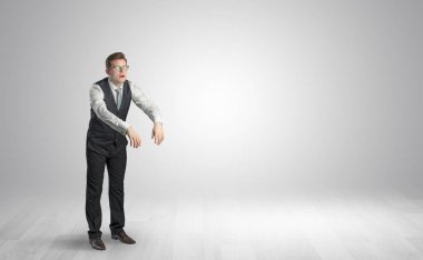 Zombi işadamı bir kopya uzayda yürüyüş