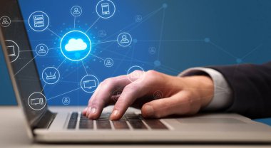 Bulut teknoloji sistem konsepti ile yazarak el