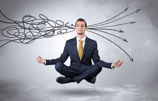Бизнесмен медитирует с чистой концепцией каракулей
