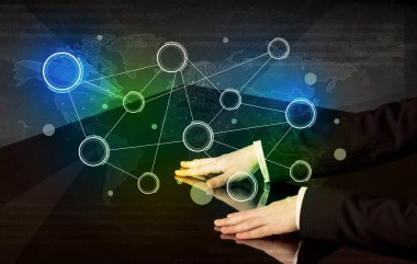 Etkileşimli tablo dokunmadan eller