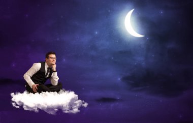 bulut üzerinde oturan adam