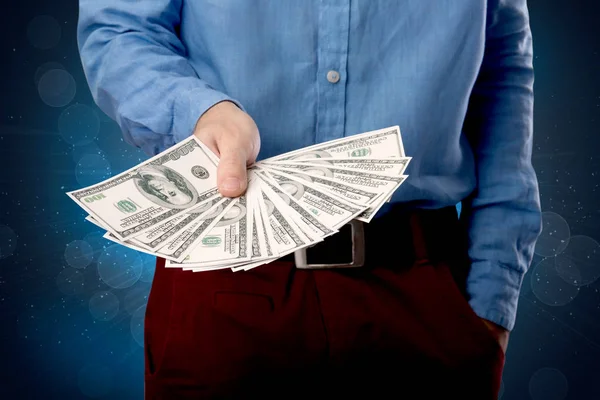 Uomo d'affari in possesso di denaro — Foto Stock
