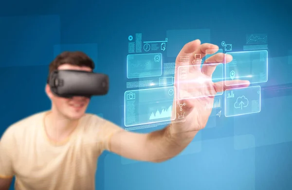 Man wearing virtual reality goggles — Stock Photo, Image