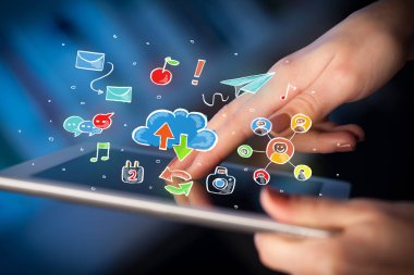 Tablet ile sosyal simgeler dokunmadan parmak