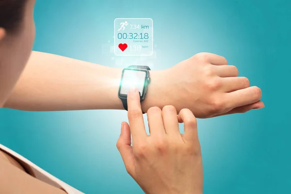 Χέρι smartwatch έννοια — Φωτογραφία Αρχείου