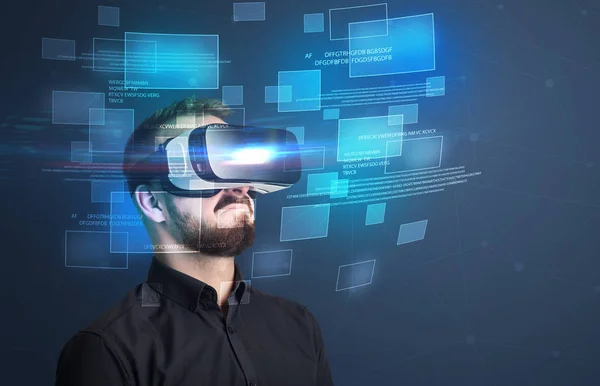 Hombre de negocios con gafas de realidad virtual — Foto de Stock