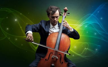 Renkli efsanevi konsepti ile çellist