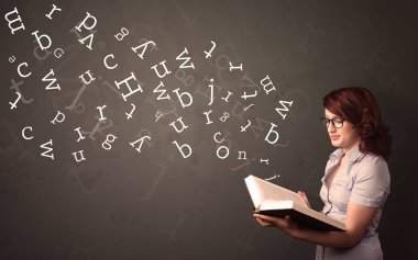 Genç Bayan kitap harfleri ile