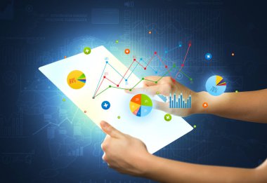 Bir cam gibi tablet grafiklerle dokunmadan eller