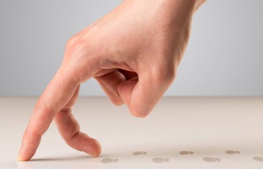 Yürüyen parmak kavramı