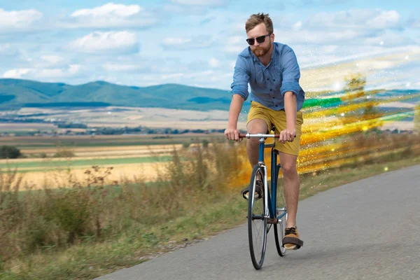 Jonge fietsten in de natuur — Stockfoto