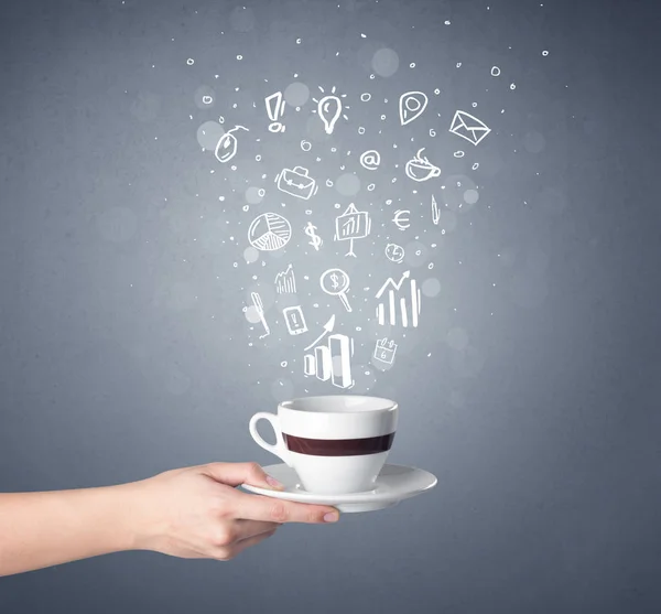 Tazza di caffè con mano femminile — Foto Stock