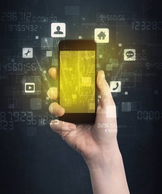 el ile altın perde smartphone tutarak