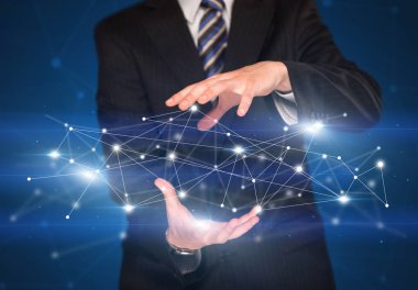 Ağ bağlantıları tutan işadamı 