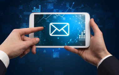 Tablet ile online kavramı kullanarak ele