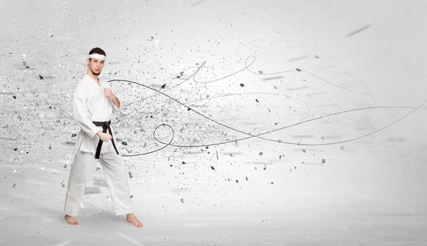 Karate hombre haciendo trucos de karate con el concepto caótico — Foto de Stock