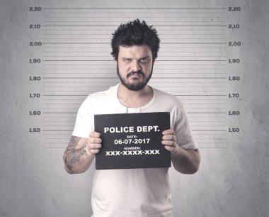 Gangster hapiste yakalandı