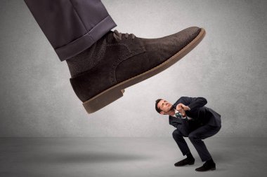 Çalışan büyük patron ayak korkuyor