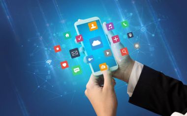 Smartphone uygulama simgeleri ile kullanarak ele 