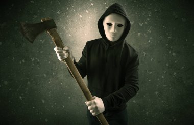 Boş bir karanlık odada silahlı kötü adam