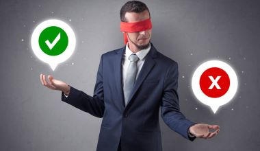Blindfolded işadamı seçmek çalışıyor
