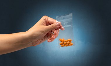 Plastik torba uyuşturucu veren