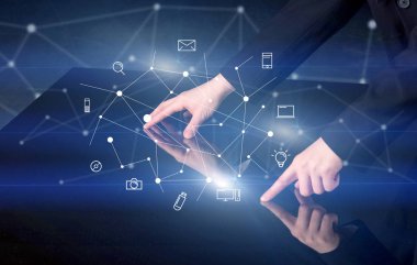 Etkileşimli tablo dokunmadan eller