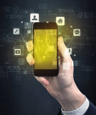 el ile altın perde smartphone tutarak