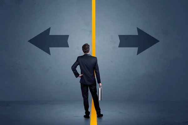 Business person choosing between two options separated by a yellow border arrow — Stock Photo, Image