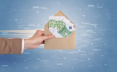 Zarf oklarla tutan el