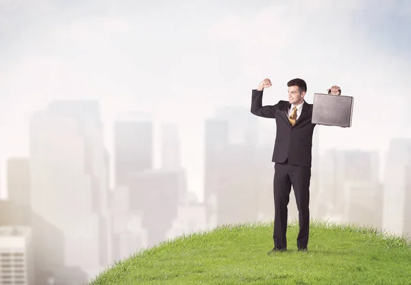 Man standing in front of city landscape — Stock Photo, Image