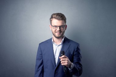 İşadamı holding mikrofon