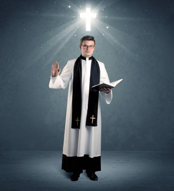 onun nimet veren genç rahip