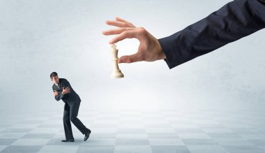 Alkış uzak Satrançtaşı kavramı ile çalışan küçük iş adamı