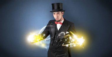 Onun gücü elinde tutan sihirbaz