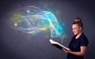 Genç Bayan dalgalar ile kitap