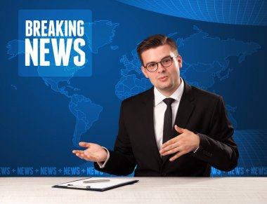 Televizyon sunucusu önünde Haberler modern arka plan mavi söylüyorum