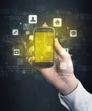 el ile altın perde smartphone tutarak