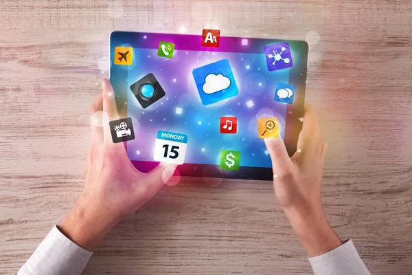 Handen met Tablet PC — Stockfoto