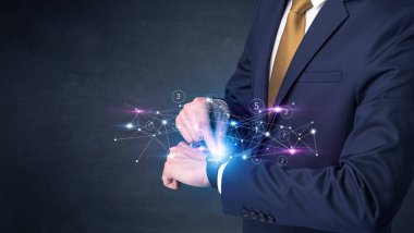 Smartwatch ağ kavramı ile.