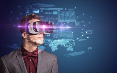 İşadamı ile sanal gerçeklik koruyucu gözlük 