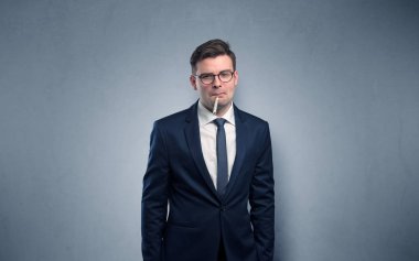 Termometre ve kopya alanı ile iş adamı