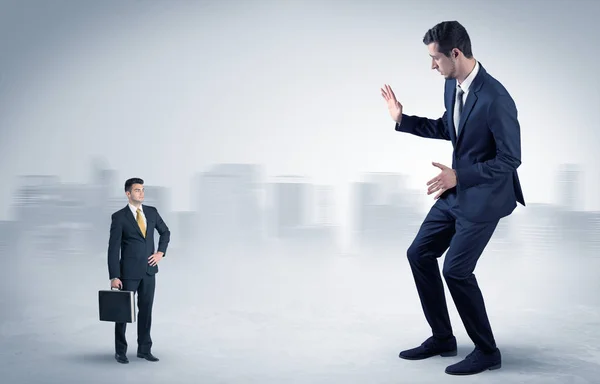 Giant businessman is  afraid of small executor — Stock Photo, Image