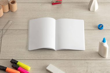 Defter ile office araçları katta