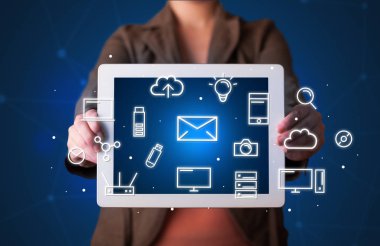Kadın holding medya grafik tablet