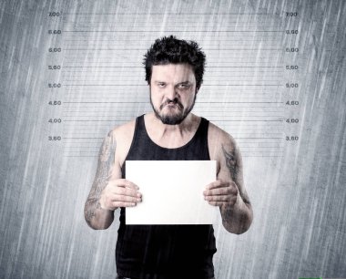 Gangster hapiste yakalandı