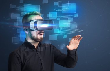 İşadamı ile sanal gerçeklik koruyucu gözlük